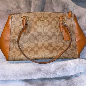 COACH shoulder bag. Color brown.